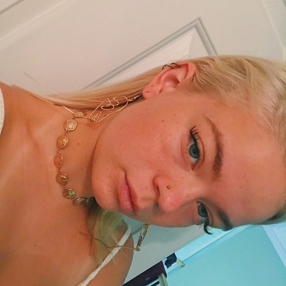 Meet your Posher, Danielle - Picture 1 of 1